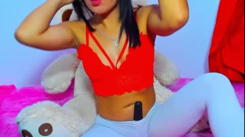 Snapshot of maia_bronce chatting on July 19, 3:32 am Maia Bronce online show from July 19, 3:32 am
