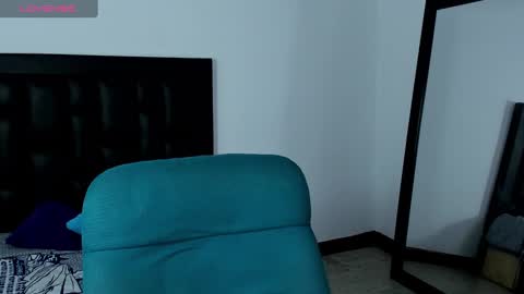 Snapshot of maia_davies chatting on December 11, 12:55 pm Maia online show from December 11, 12:55 pm