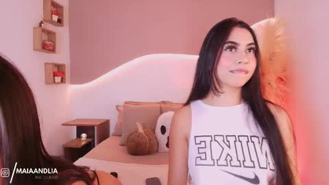 MAIA  LIA  online show from October 29, 10:00 pm