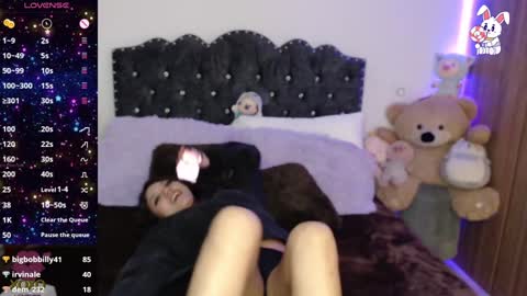 Snapshot of maiaa_evans chatting on December 28, 3:26 am    t  online show from December 28, 3:26 am