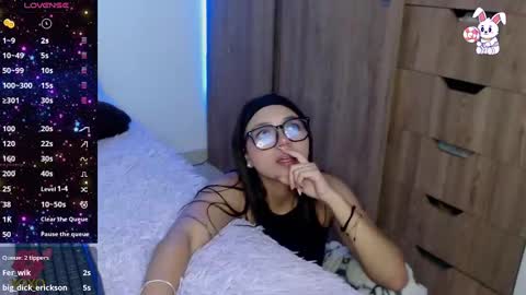 Snapshot of maiaa_evans chatting on February 25, 3:52 am    t  online show from February 25, 3:52 am