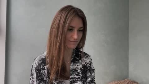 M I A online show from April 2, 8:12 am