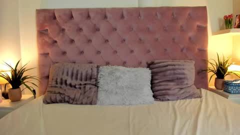  Maia  online show from February 25, 9:02 pm