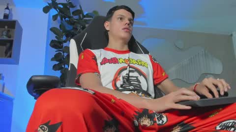 Snapshot of maicol_ferrer chatting on May 8, 12:27 am MAICOL online show from May 8, 12:27 am