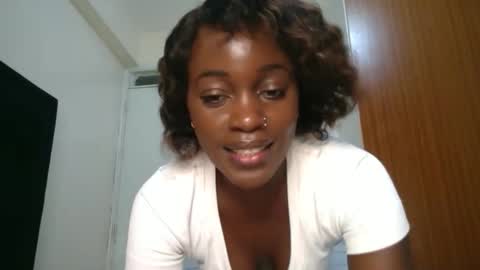 Snapshot of maicymiranda chatting on December 23, 7:30 pm TO MY GOOD SUPPORTERS KINDLY MAKE MY WISHES COME TRUE I LOVE YOU ALL I AM UNWELL BUT I WILL BE BACK SOON online show from December 23, 7:30 pm