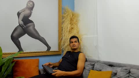 Snapshot of maikol_twinkx chatting on December 2, 6:36 pm maikol_twinkx online show from December 2, 6:36 pm