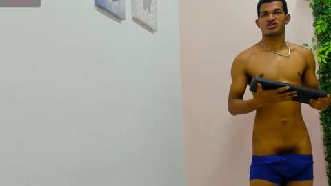 Snapshot of maikol_twinkx chatting on December 5, 3:48 am maikol_twinkx online show from December 5, 3:48 am