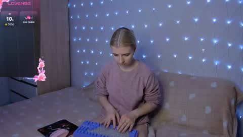 Your kitty online show from October 12, 3:44 pm