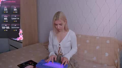 Your kitty online show from October 16, 2:56 am