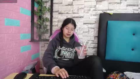  MAILY CAN  online show from November 24, 1:11 pm