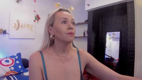 Snapshot of mailyn_jung_ chatting on February 10, 11:25 am Carolina Barrantes Munera online show from February 10, 11:25 am