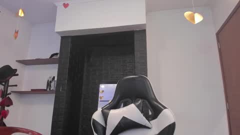 Snapshot of mailyn_jung_ chatting on February 17, 3:09 pm Carolina Barrantes Munera online show from February 17, 3:09 pm