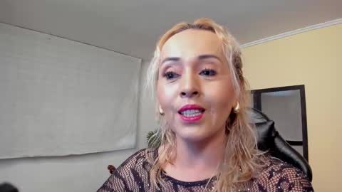 Snapshot of mailyn_jung_ chatting on September 12, 11:21 am Carolina Barrantes Munera online show from September 12, 11:21 am