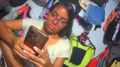 Snapshot of maite2020 chatting on December 3, 9:33 am maite2020 online show from December 3, 9:33 am