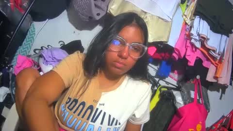 Snapshot of maite2020 chatting on December 19, 9:40 am maite2020 online show from December 19, 9:40 am