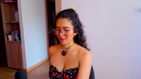   Lauu online show from April 29, 6:14 pm