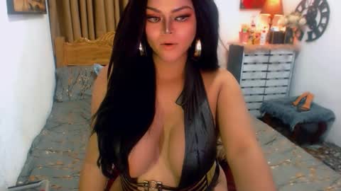 Snapshot of majestic_celina chatting on September 12, 10:48 am majestic_celina online show from September 12, 10:48 am
