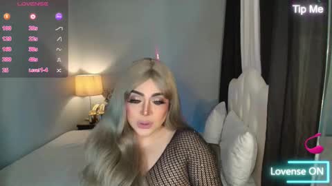 Snapshot of majestydannaxx chatting on November 22, 4:33 am majestydannaxx online show from November 22, 4:33 am