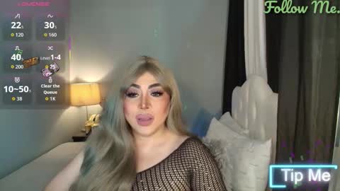 Snapshot of majestydannaxx chatting on November 28, 4:04 am majestydannaxx online show from November 28, 4:04 am