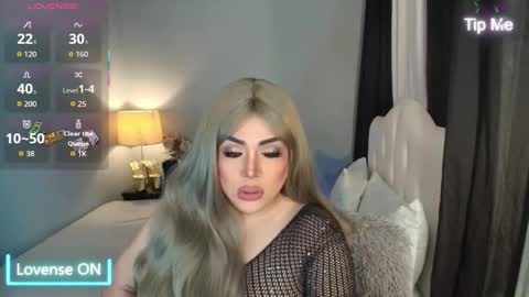 Snapshot of majestydannaxx chatting on December 4, 2:54 am majestydannaxx online show from December 4, 2:54 am