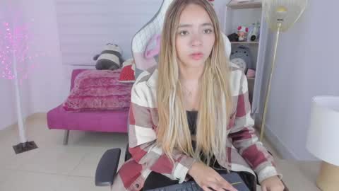 Snapshot of majo_gomez chatting on December 30, 10:34 pm Majo online show from December 30, 10:34 pm