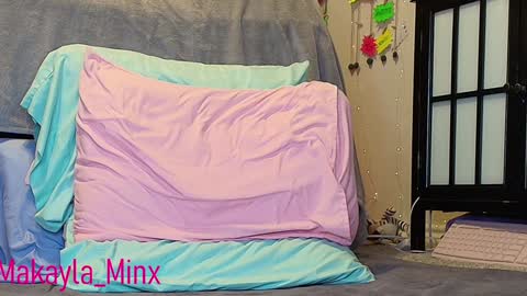 Snapshot of makayla_minx chatting on December 8, 4:25 am Makayla online show from December 8, 4:25 am