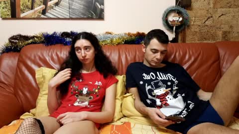 Snapshot of make_me_feel chatting on December 19, 8:44 pm Lena Ian online show from December 19, 8:44 pm