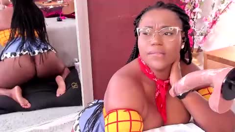 Snapshot of makena_gh chatting on July 5, 4:19 am makena online show from July 5, 4:19 am