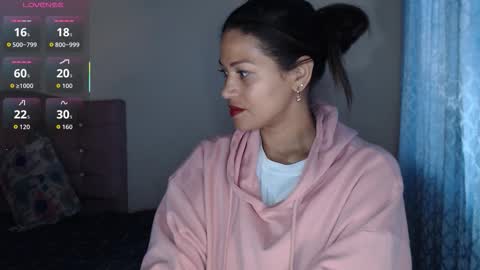 MAKENNAA online show from November 4, 10:47 am