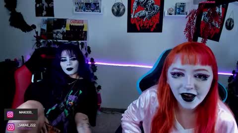 Snapshot of makii_33 chatting on October 3, 11:29 am ...  ... online show from October 3, 11:29 am