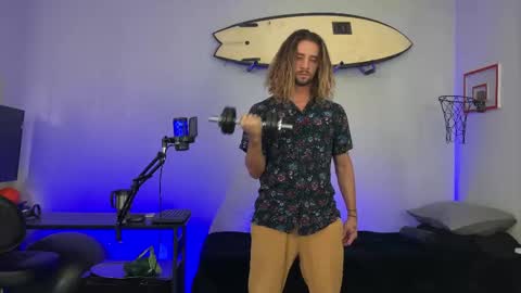 Snapshot of makingmoans chatting on January 8, 4:09 pm Mack Makingmoans Twitter online show from January 8, 4:09 pm