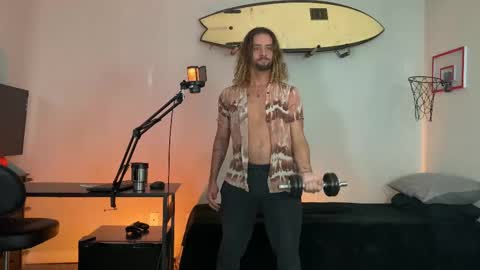 Snapshot of makingmoans chatting on January 9, 5:15 pm Mack Makingmoans Twitter online show from January 9, 5:15 pm