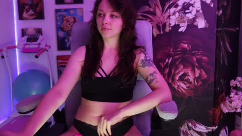 Snapshot of makiyahbelle2 chatting on February 8, 9:56 am MakiyahBelle online show from February 8, 9:56 am