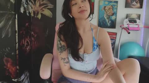 Snapshot of makiyahbelle2 chatting on December 3, 6:54 am MakiyahBelle online show from December 3, 6:54 am