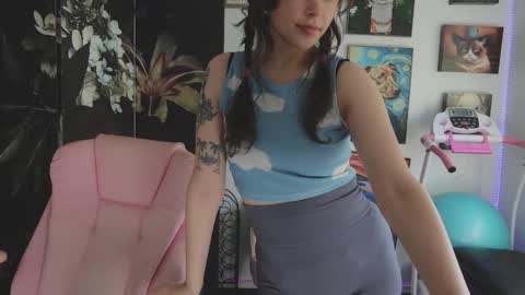 Snapshot of makiyahbelle2 chatting on December 17, 6:08 am MakiyahBelle online show from December 17, 6:08 am