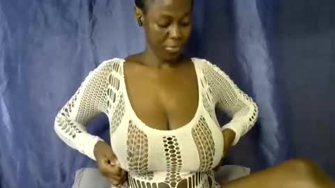 malaika_musa online show from May 25, 5:46 am