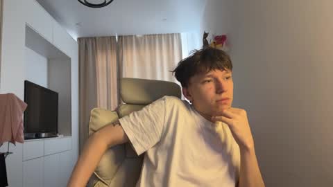 Snapshot of malcolm_yang chatting on September 30, 12:21 pm Tom and Mark 3 online show from September 30, 12:21 pm