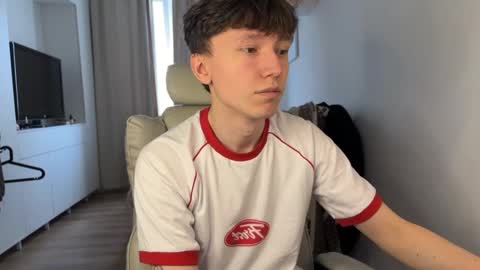 Snapshot of malcolm_yang chatting on October 6, 12:35 pm Tom and Mark 3 online show from October 6, 12:35 pm