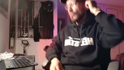 malek_xarx online show from March 3, 10:43 am