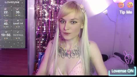 Snapshot of mali_sia chatting on December 26, 12:14 am Mischelle online show from December 26, 12:14 am