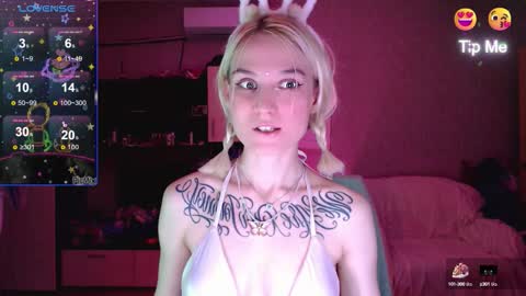 Snapshot of mali_sia chatting on October 6, 1:36 am Mischelle online show from October 6, 1:36 am