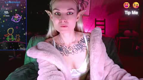 Snapshot of mali_sia chatting on October 12, 2:49 pm Mischelle online show from October 12, 2:49 pm