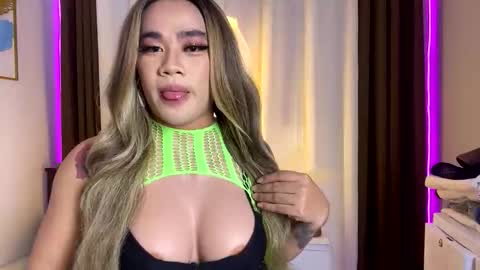 Snapshot of malia_nicole chatting on November 3, 7:20 am malia online show from November 3, 7:20 am