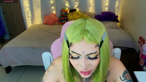 Snapshot of maliciaxpoison chatting on May 18, 1:13 am maliciaxpoison online show from May 18, 1:13 am