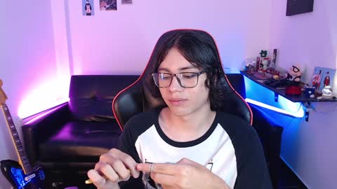 Snapshot of malik_harrison_ chatting on January 8, 3:17 pm Malik online show from January 8, 3:17 pm