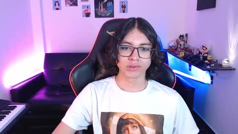 Snapshot of malik_harrison_ chatting on February 10, 5:19 pm Malik online show from February 10, 5:19 pm