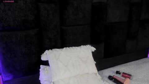 mallory_dietlinde online show from September 26, 1:42 am