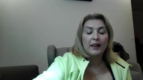 Snapshot of malorine chatting on February 4, 7:20 pm malorine online show from February 4, 7:20 pm