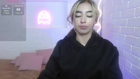 Malory  online show from October 26, 11:38 am