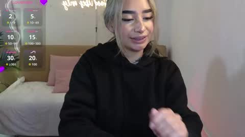 Malory  online show from November 11, 11:43 am